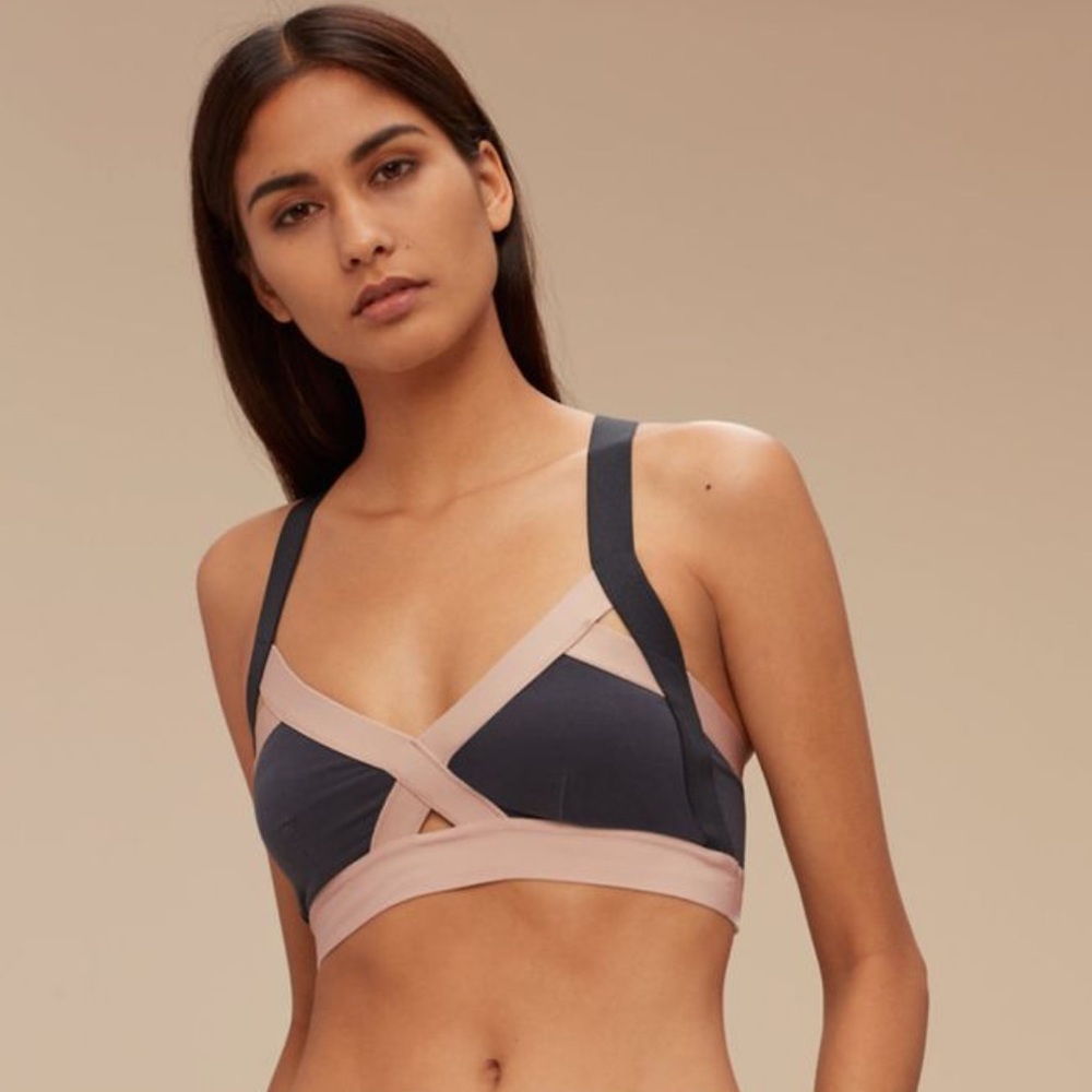 EUC Aritzia Community sports bra size XS